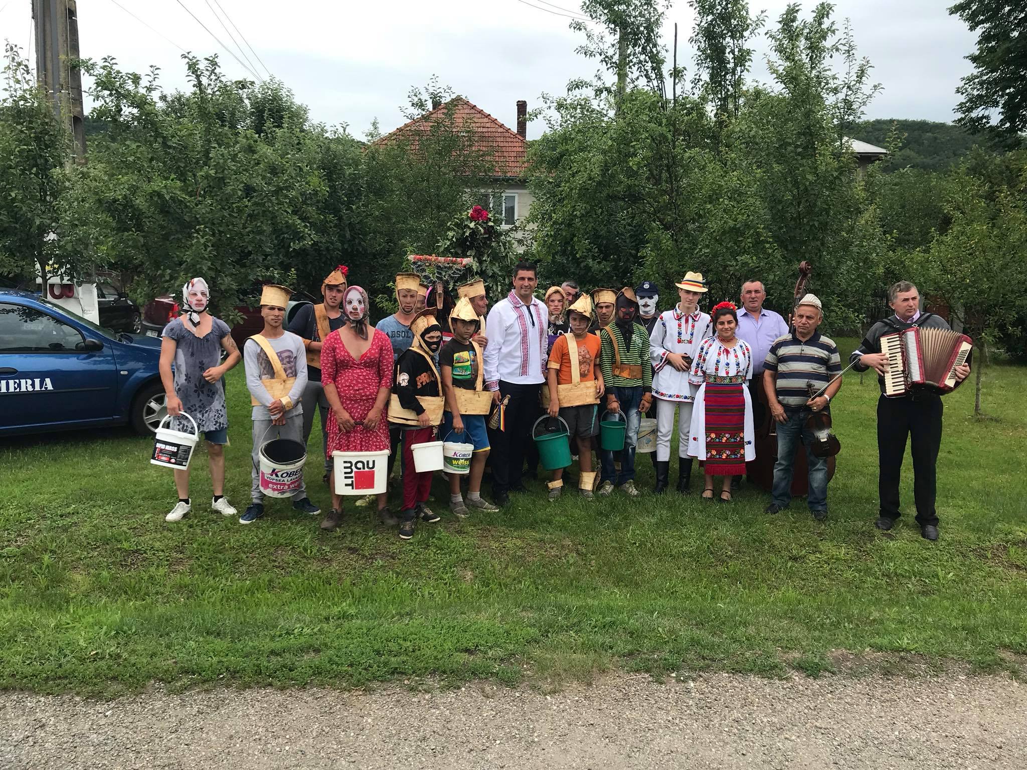 Localnicii dintr-un sat din Cluj au invocat ploaia cu ajutorul Paparudelor